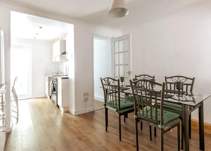 Stylish 2Bd Family Hideaway In Dover