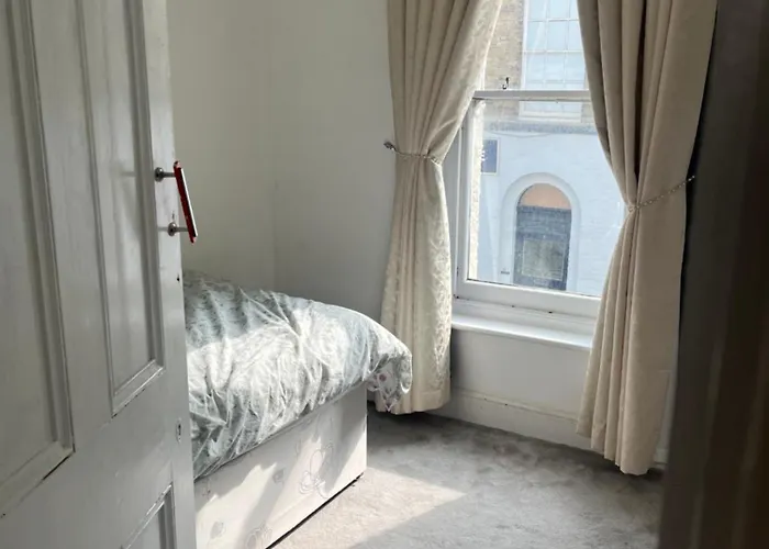 Victorian Town House In The Heart Of Dover
