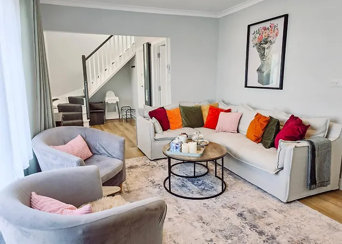 Spacious 4-Bed Dover House | Hot Tub & Sea Views