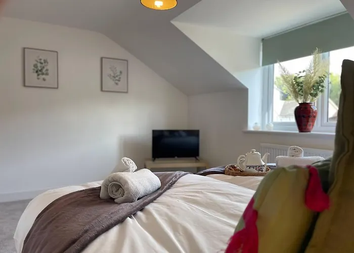 Primrose House, 3-Bed, Sleeps 8, Ev And Parking