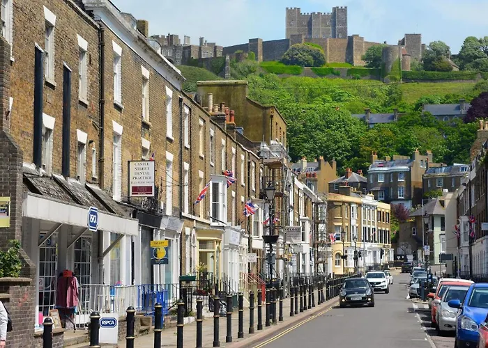 Primrose House, 3-Bed, Sleeps 8, Ev And Parking